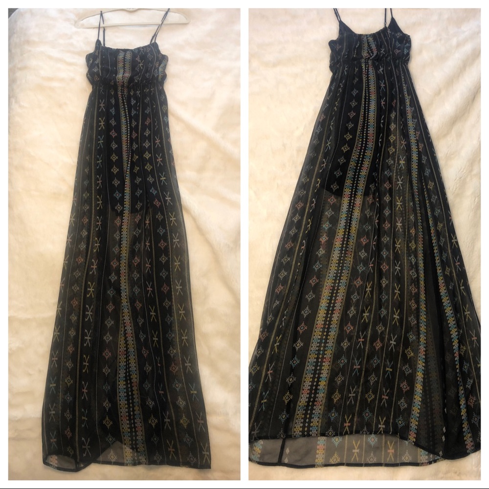 Beautiful Cynthia Vincent silk black patterned maxi dress! ❤️